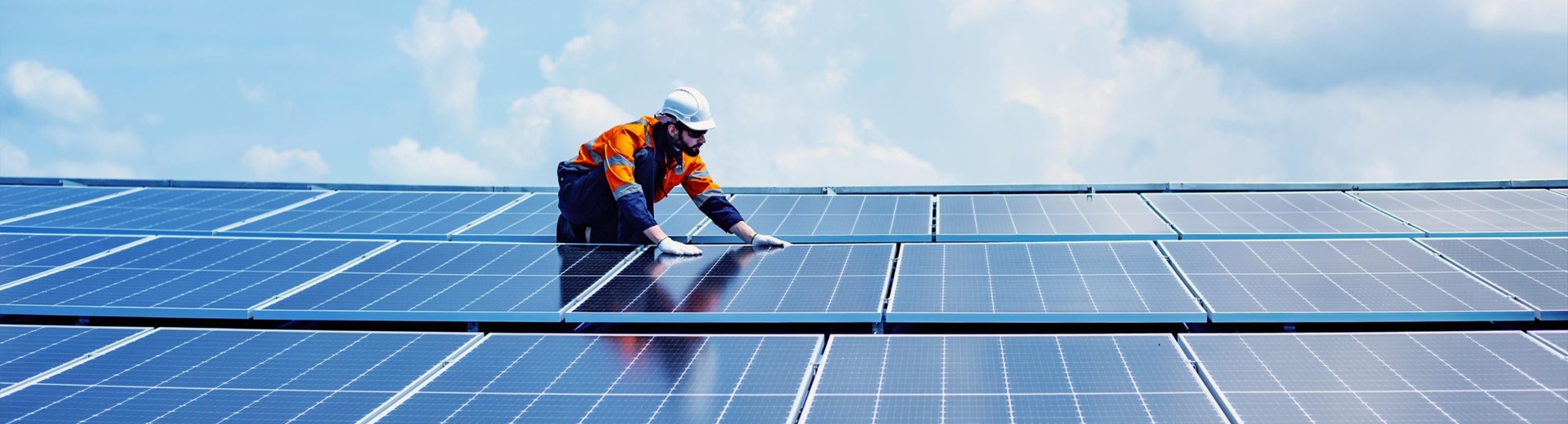 چگونه پنل‌های خورشیدی را تمیز و نگهداری کنیم تا راندمان بالاتری داشته باشند؟